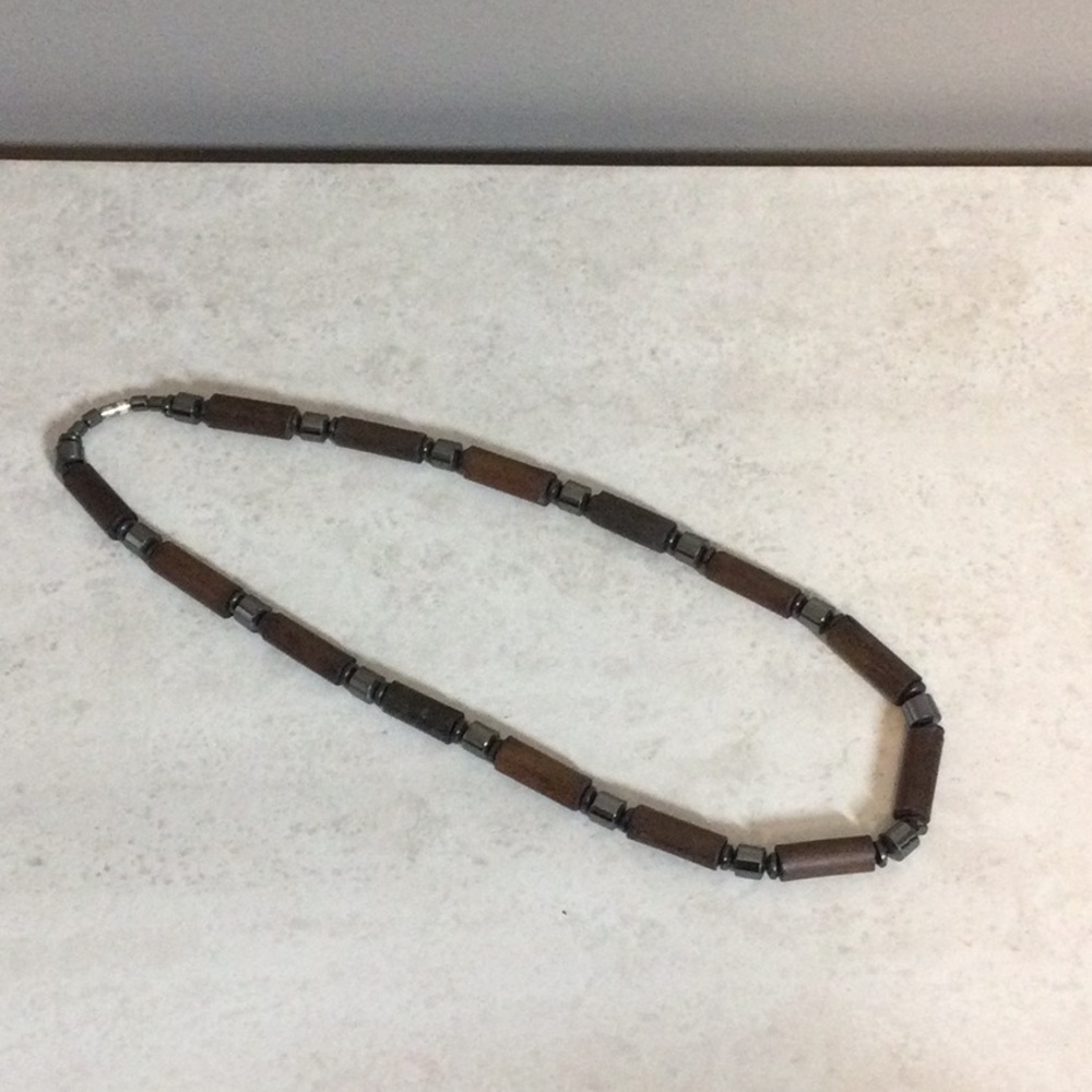 10” wood and metallic silver bead necklace